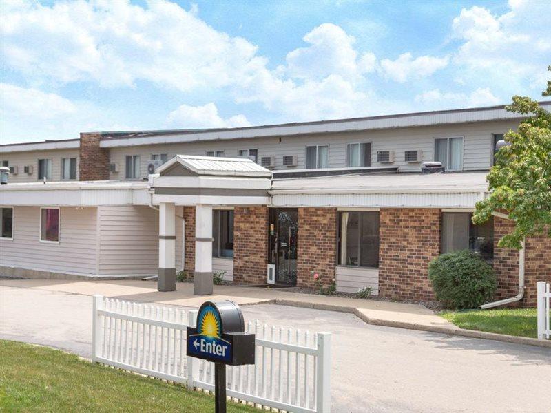 Days Inn By Wyndham Fond Du Lac Ngoại thất bức ảnh